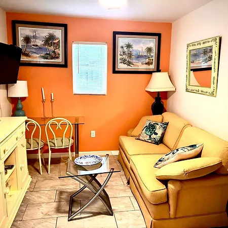 ~ Cozy In-Law Apartment Close To Siesta Key ~